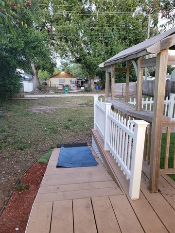 5548 11TH STREET, Zephyrhills, FL 33542