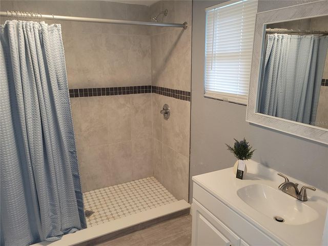 5548 11TH STREET, Zephyrhills, FL 33542