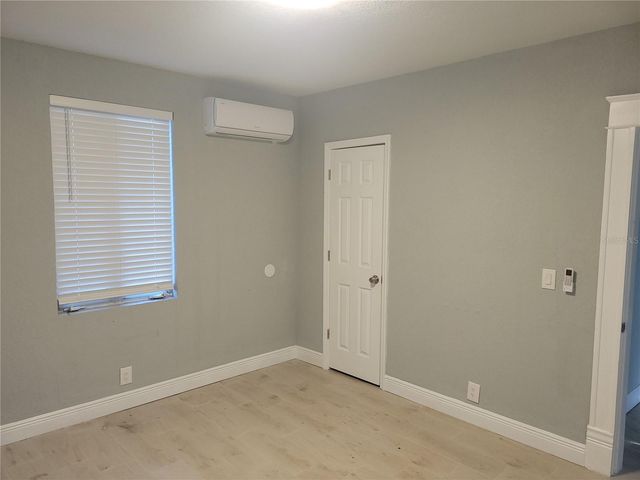 5548 11TH STREET, Zephyrhills, FL 33542