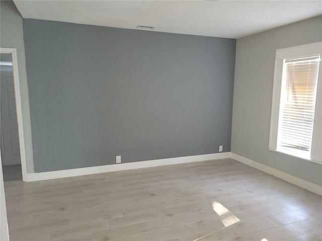 5548 11TH STREET, Zephyrhills, FL 33542