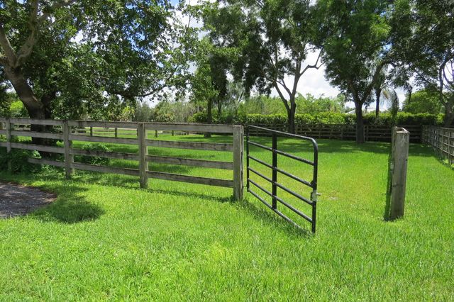 2705 Appaloosa Trail, Wellington, FL 33414