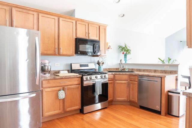 8946 Disbrow Street 8946, Huntley, IL 60142