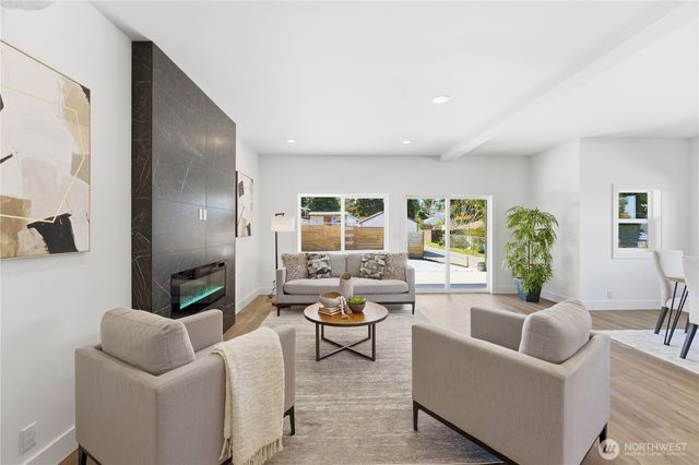 6115 S Cooper Street, Seattle, WA 98178