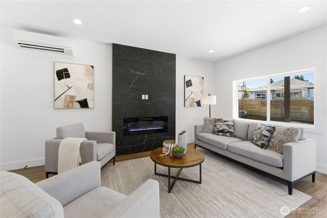 6115 S Cooper Street, Seattle, WA 98178