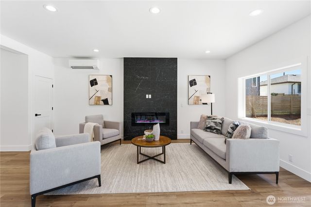 6115 S Cooper Street, Seattle, WA 98178