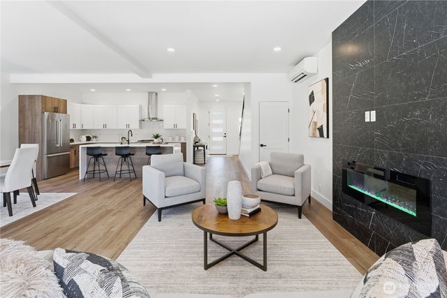 6115 S Cooper Street, Seattle, WA 98178