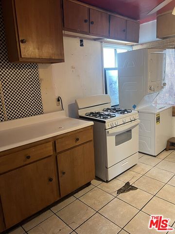 2204 N Grape Avenue, Compton, CA 90222