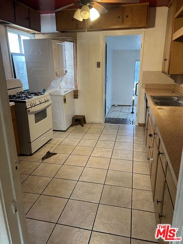2204 N Grape Avenue, Compton, CA 90222