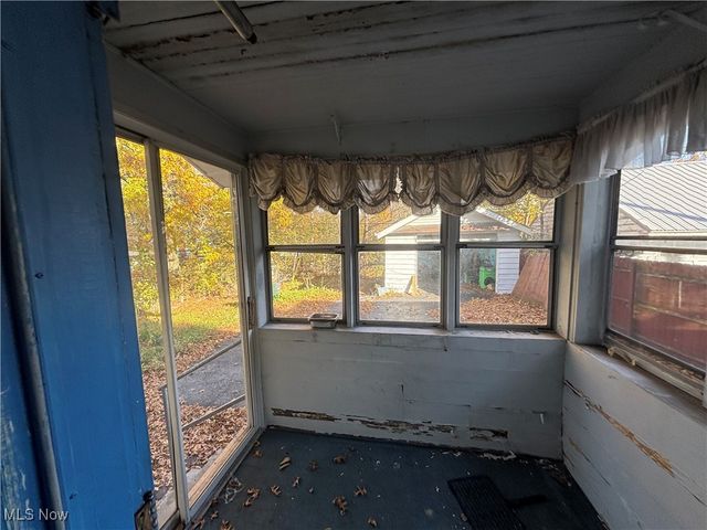 3717 Loveland Road, Youngstown, OH 44502