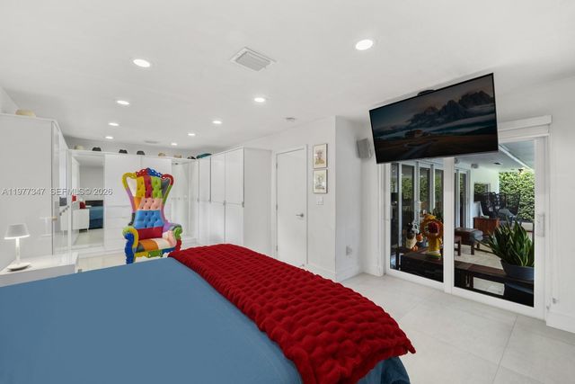 21015 NE 19th Ct, Miami, FL 33179