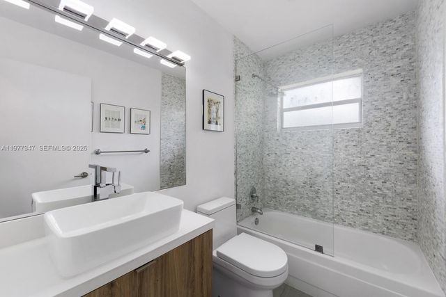 21015 NE 19th Ct, Miami, FL 33179