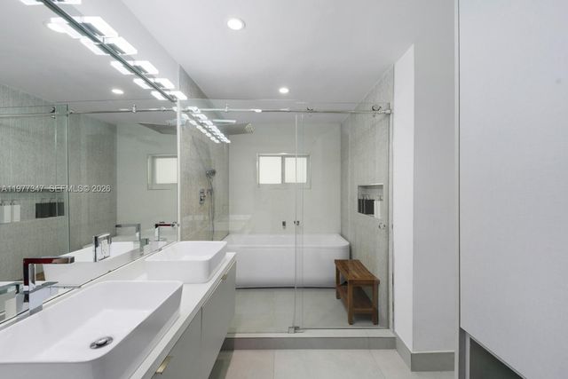 21015 NE 19th Ct, Miami, FL 33179