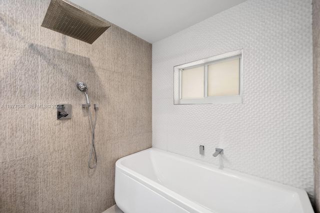 21015 NE 19th Ct, Miami, FL 33179