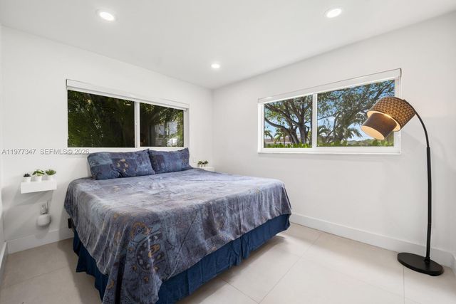 21015 NE 19th Ct, Miami, FL 33179