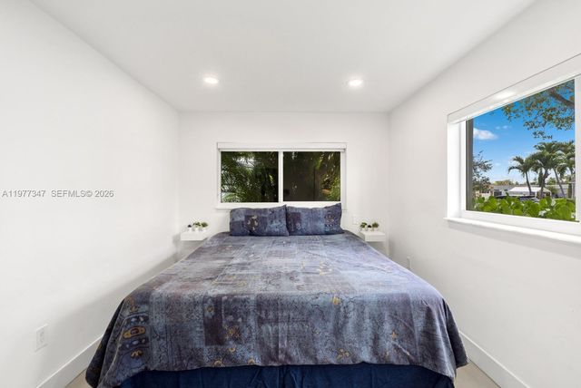 21015 NE 19th Ct, Miami, FL 33179