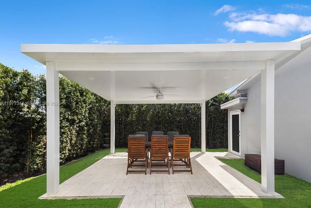 21015 NE 19th Ct, Miami, FL 33179