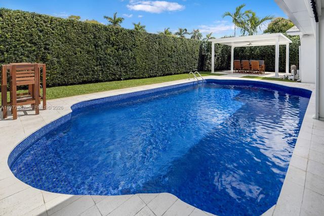 21015 NE 19th Ct, Miami, FL 33179