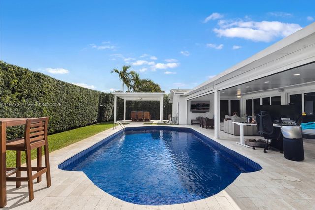 21015 NE 19th Ct, Miami, FL 33179