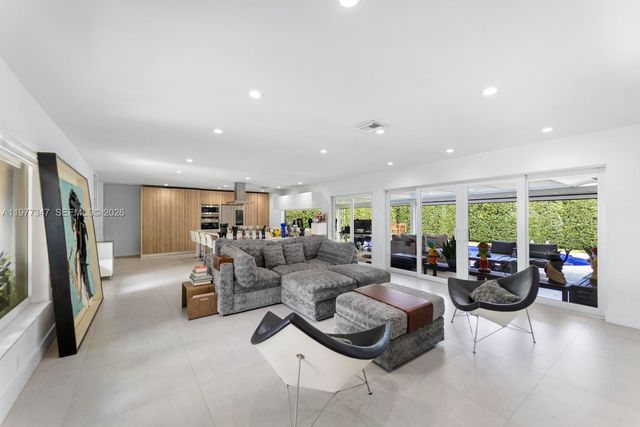 21015 NE 19th Ct, Miami, FL 33179