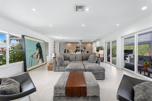 21015 NE 19th Ct, Miami, FL 33179