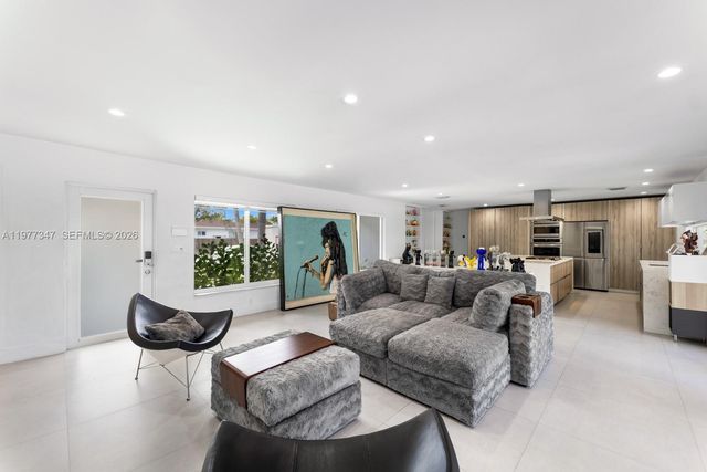 21015 NE 19th Ct, Miami, FL 33179