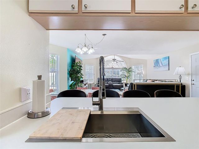 8704 KNIGHTSBRIDGE COURT B, Kissimmee, FL 34747