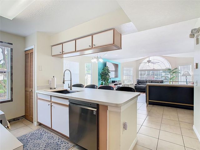 8704 KNIGHTSBRIDGE COURT B, Kissimmee, FL 34747