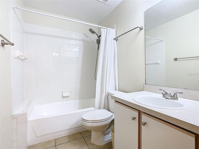 8704 KNIGHTSBRIDGE COURT B, Kissimmee, FL 34747