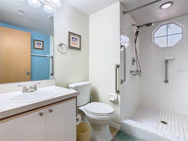 8704 KNIGHTSBRIDGE COURT B, Kissimmee, FL 34747