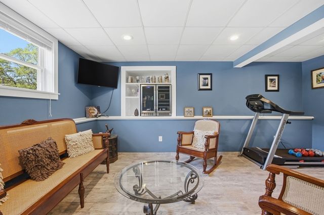 2 Paradise Ln, Haverhill, MA 01830