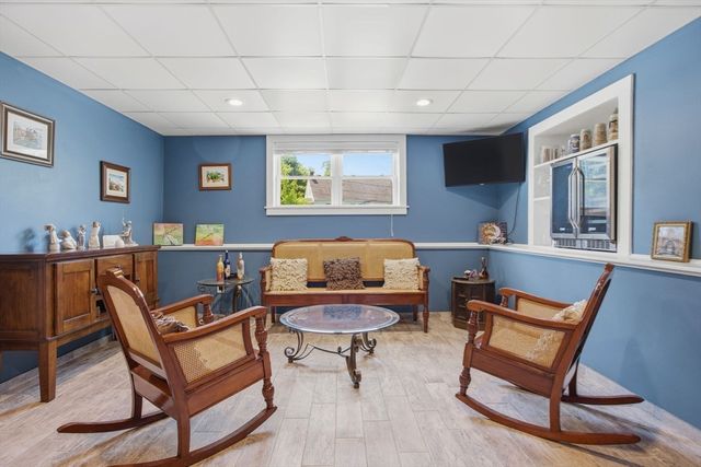 2 Paradise Ln, Haverhill, MA 01830