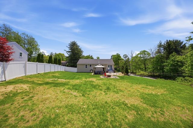 2 Paradise Ln, Haverhill, MA 01830