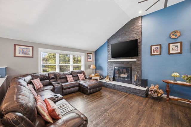 2 Paradise Ln, Haverhill, MA 01830