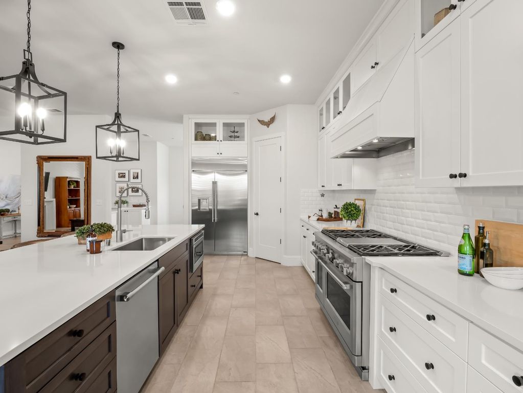 Image 17 of property listing at 384 Sentinel Drive, Madera, CA 93636