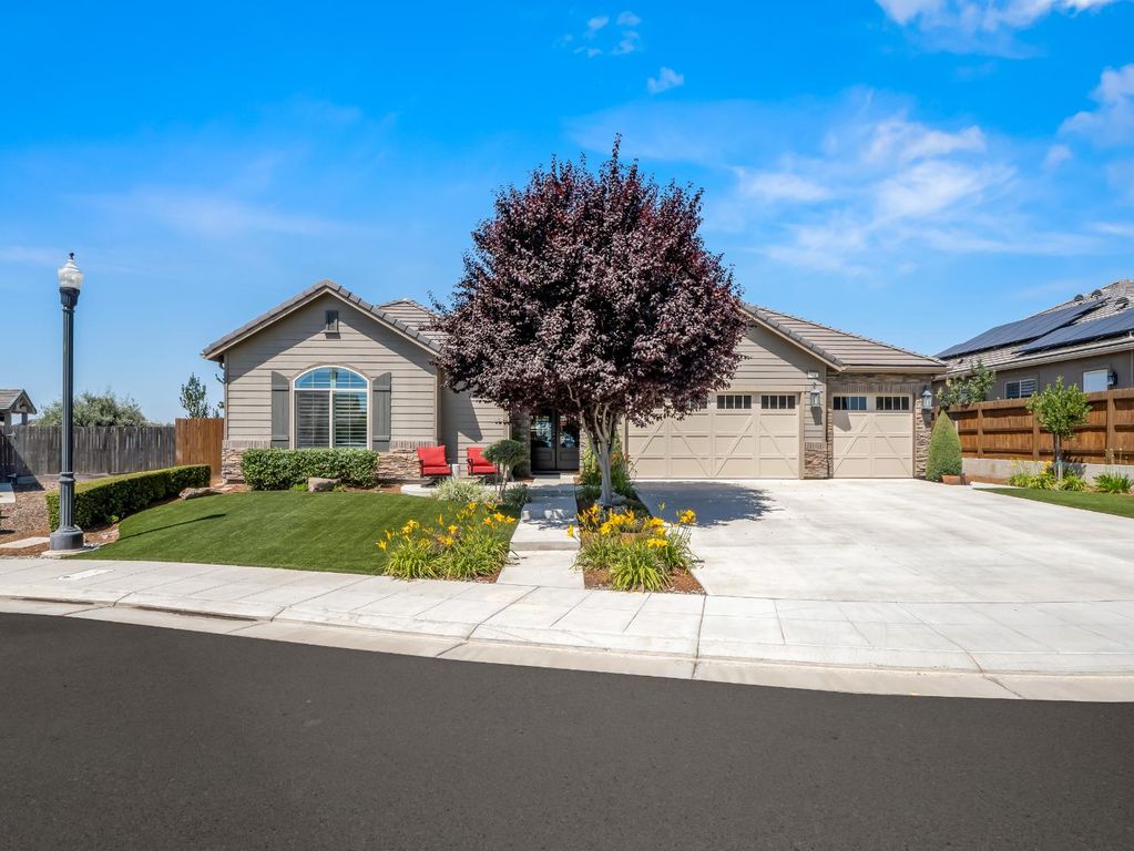 Image 2 of property listing at 384 Sentinel Drive, Madera, CA 93636