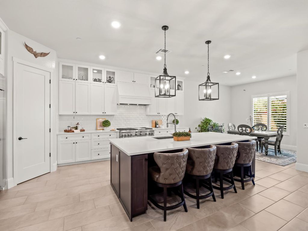 Image 20 of property listing at 384 Sentinel Drive, Madera, CA 93636