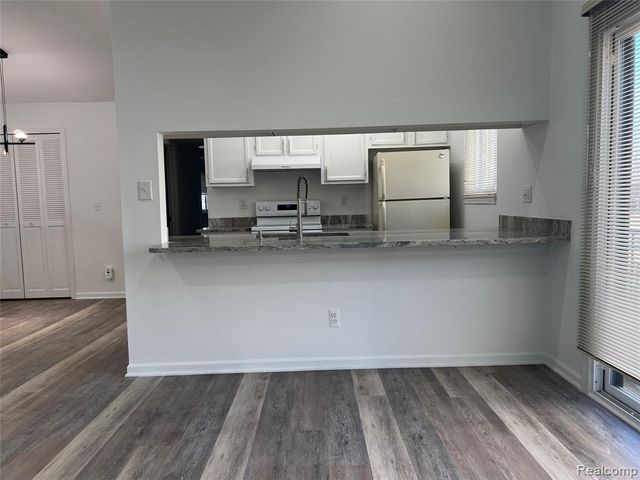 38539 Wellington Drive 19, Clinton Township, MI 48036