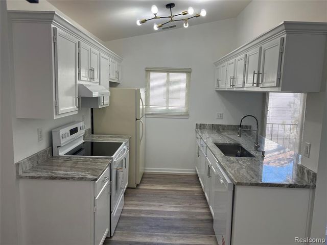 38539 Wellington Drive 19, Clinton Township, MI 48036