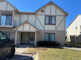 38539 Wellington Drive 19, Clinton Township, MI 48036