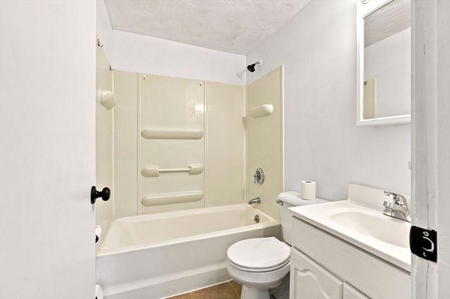 53 N Billerica Rd 8, Lowell, MA 01852