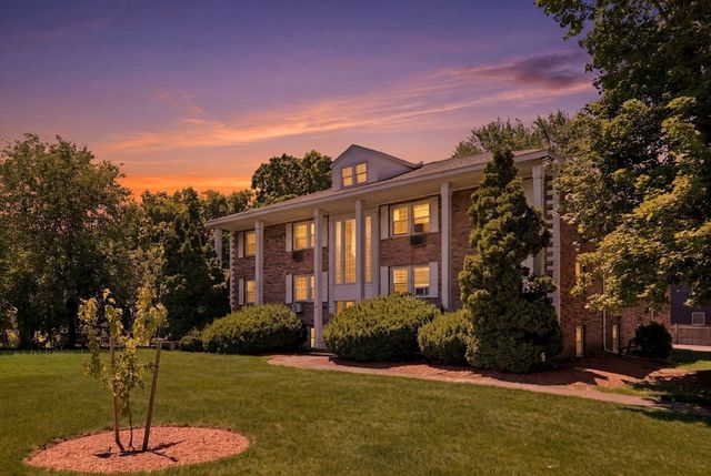 53 N Billerica Rd 8, Lowell, MA 01852