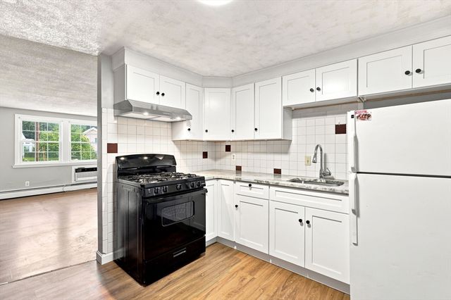53 N Billerica Rd 8, Lowell, MA 01852