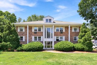53 N Billerica Rd 8, Lowell, MA 01852