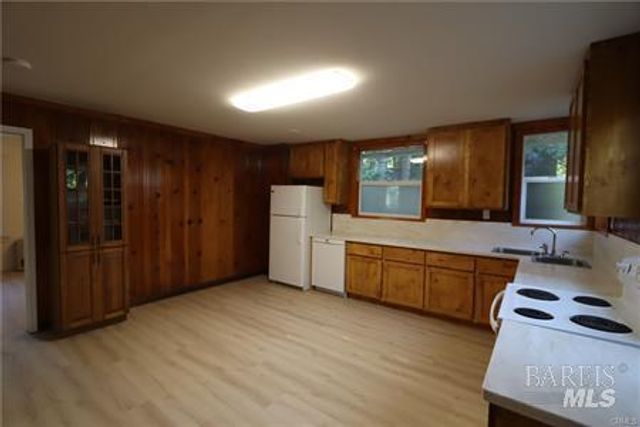 10466 Redwood Rd, Loch Lomond, CA 95461