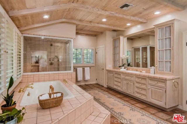 5255 ROUND MEADOW Road, Hidden Hills, CA 91302