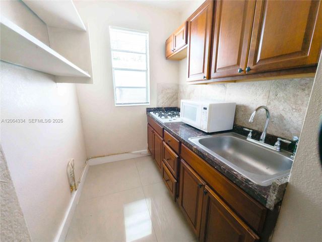 428 SW 9th Street 12, Miami, FL 33130