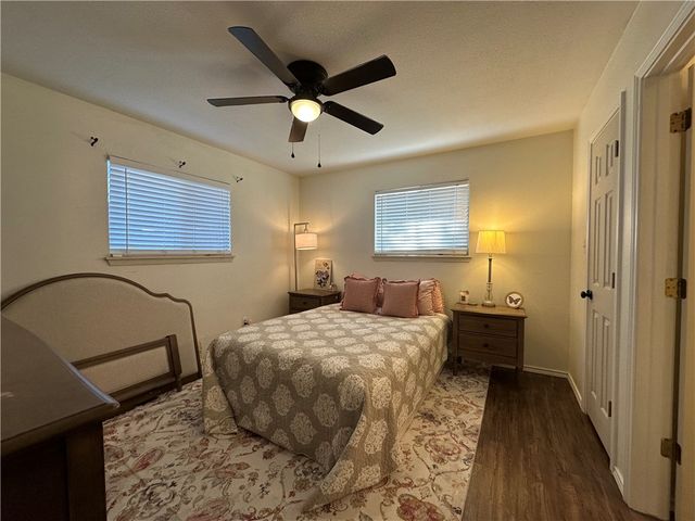 1213 Montreal Dr, Corpus Christi, TX 78418