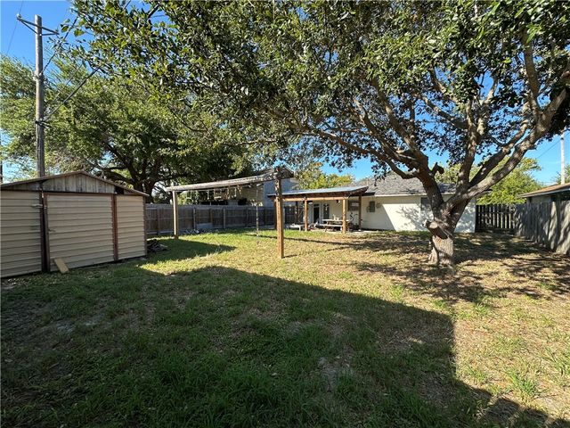 1213 Montreal Dr, Corpus Christi, TX 78418