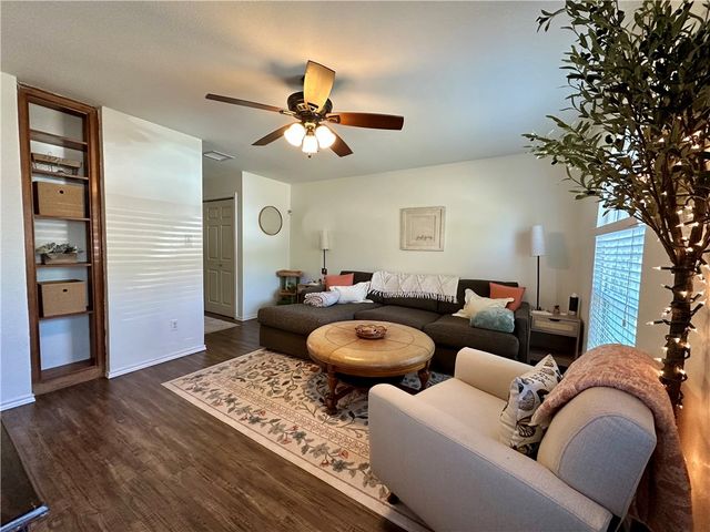 1213 Montreal Dr, Corpus Christi, TX 78418