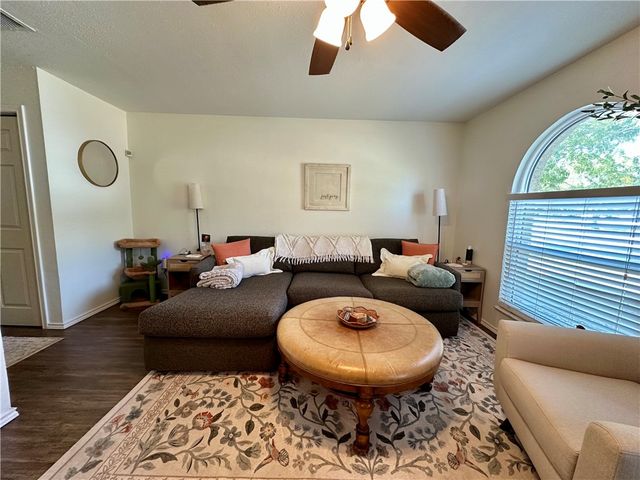 1213 Montreal Dr, Corpus Christi, TX 78418